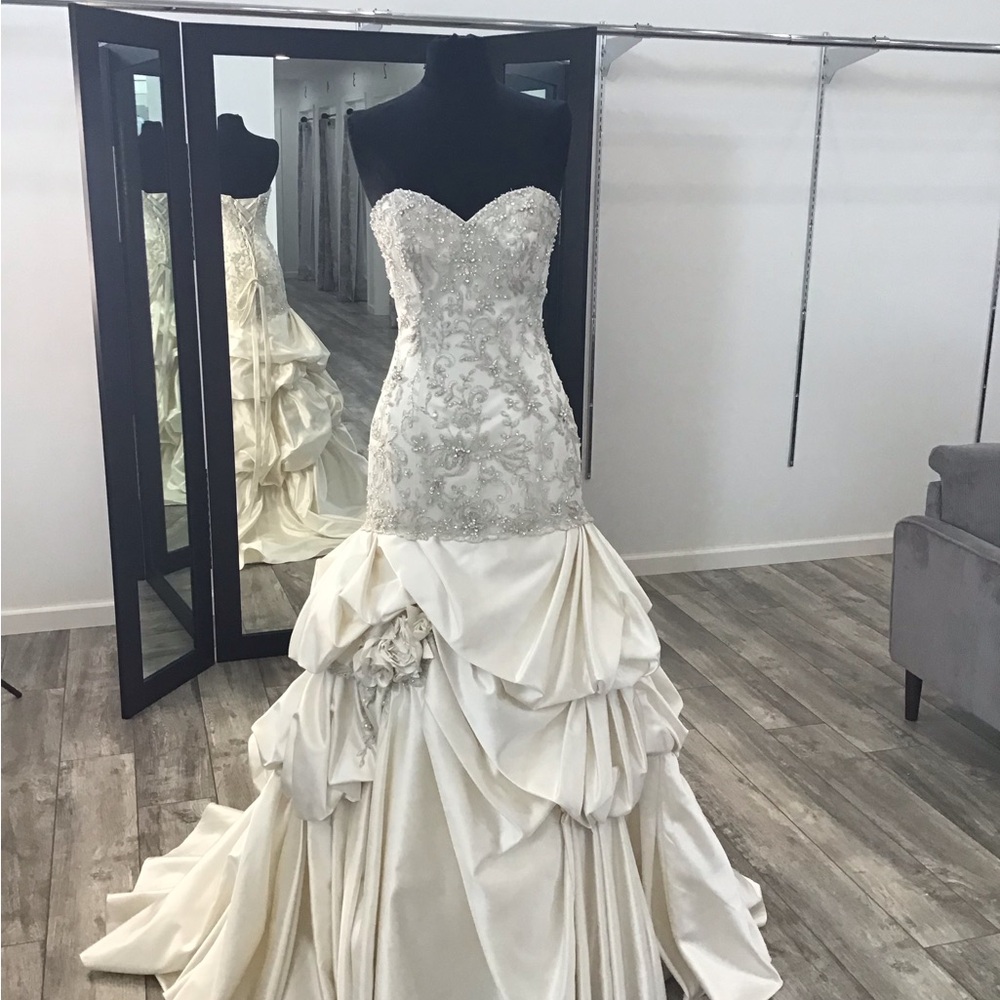 Mori Lee Size 6 Strapless Ivory Beaded Mermaid Wedding Gown